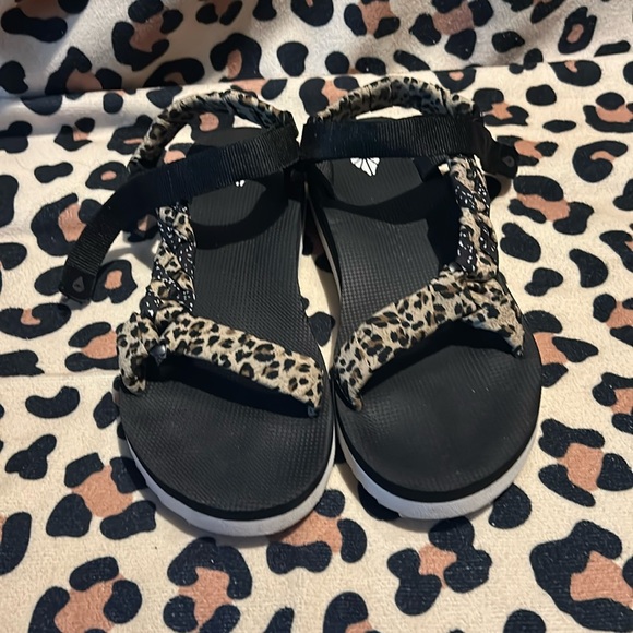 Strappy supportive sandals - Picture 1 of 4